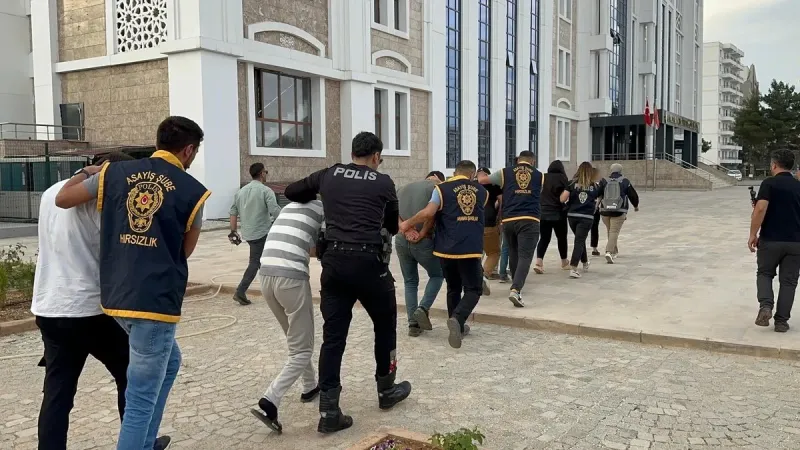 Adıyaman'da masaj salonuna fuhuş operasyonu: 14 kişi yakalandı!