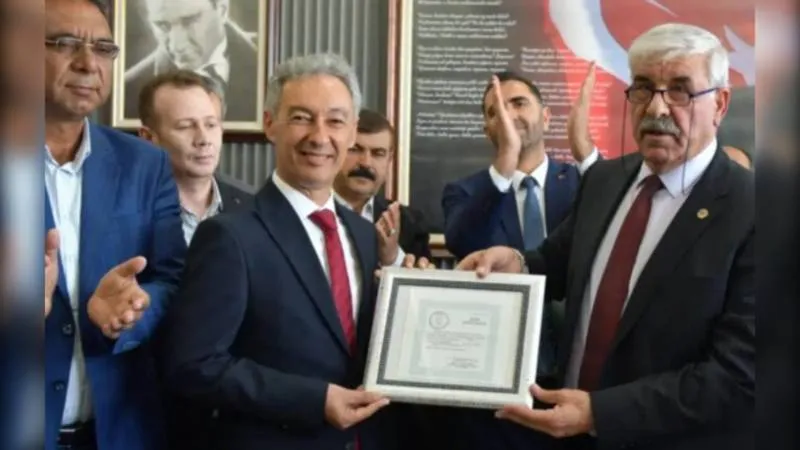 AKP'li Eski Başkan'dan Şok Sözler: Vefasızlığa Büyük Tepki!