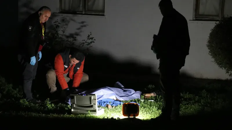 Antalya'da yaşlı kadın 8'inci kattan düşüp öldü: Evdeki eşi ölüm haberini polisten aldı!