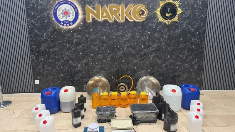 Arnavutköy’de zehir laboratuvarına baskın! Kristal metamfetamin ve kimyasal dolu evler basıldı