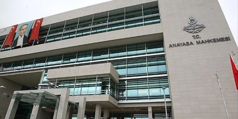AYM'den 'Yetkili sendika üyesi olmayan memurdan iki kat aidat alınabilir' kararı