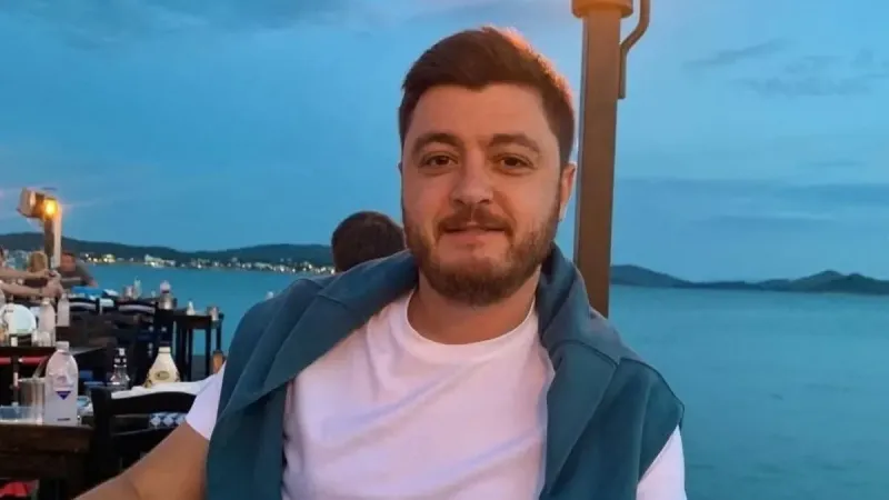 Ayvalık'ta kahreden kaza: İş adamı ve siyasetçi Murat Ustalı yaşamını yitirdi!