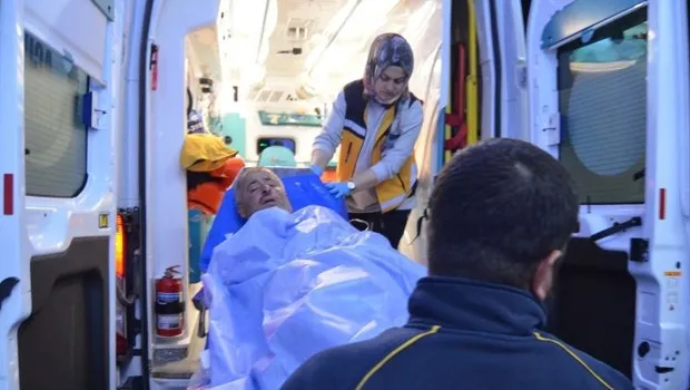 Parkta Dehşet! 5 Kişi 11 Yerinden Bıçakladı: İlyas Çar Hayatta mı?