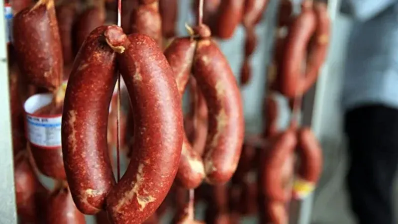 Bakanlık 4 sucuk markasını ifşa etti! Marketlerden toplatılıyor