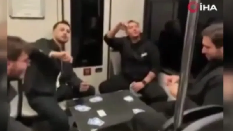 Bursa Metrosunda Şaşırtan Anlar: Masa Kurup Oyun Oynadılar!