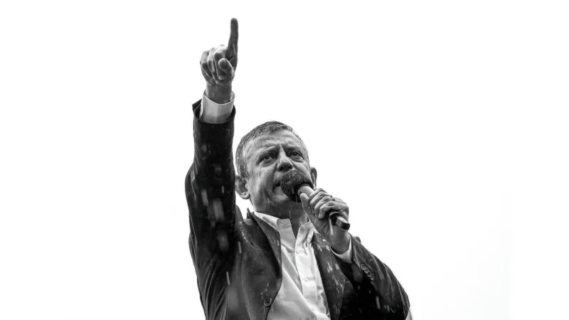 CHP lideri Özel Atatürk'ü andı: Aydınlığı, umudu, adaleti özlemek gibi