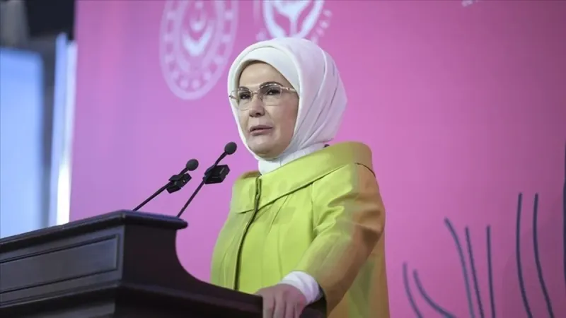 Emine Erdoğan'dan Kadınlara Övgü: Adil Dünyanın Anahtarı Onlar!