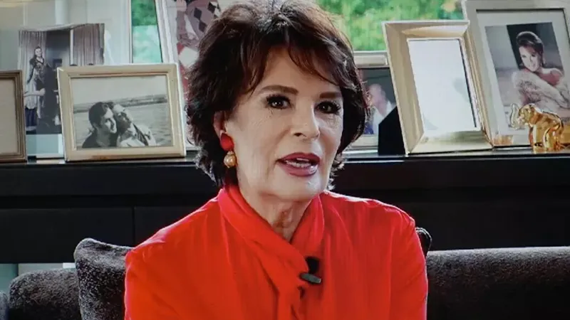Hülya Koçyiğit'ten Gençlere İlham Veren Sözler: Kültürünüzü Sevin!