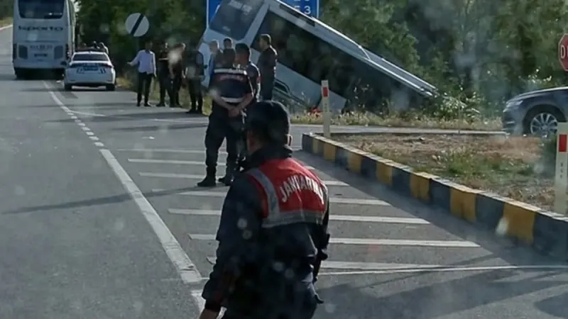 Isparta'da feci kaza! Tur otobüsü şarampole düştü: Çok sayıda yaralı var
