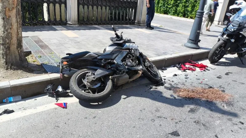 İstanbul'da Motosiklet Kazası: Sürücüler Nasıl Kurtuldu? Şok Detaylar!