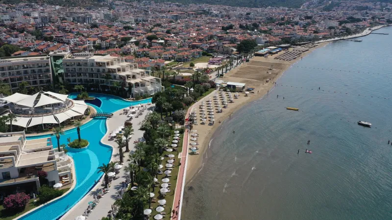 İzmir'de Deniz Keyfi Başlıyor! Sıcaklık Rekoru Kırılıyor Mu?