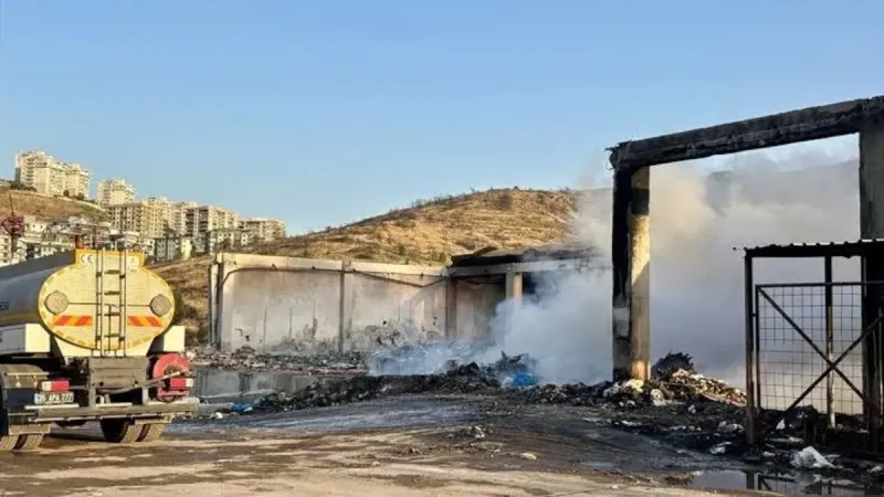 İzmir'de Geri Dönüşüm Tesisinde Sabotaj mı? Şüpheli Yakalandı!