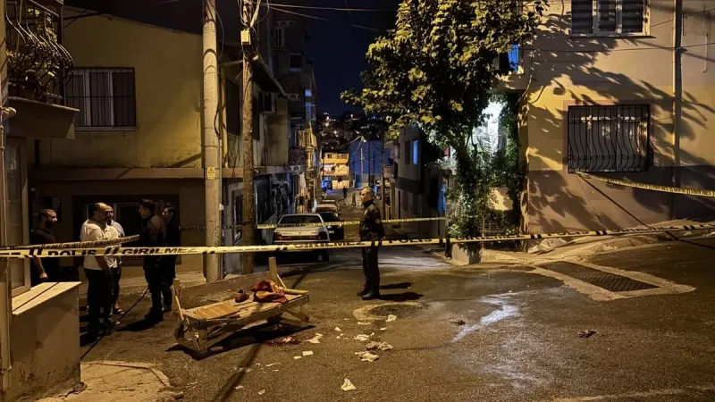 İzmir'de Kanlı Kavga! Sokak Ortasında Cinayet Şoku!