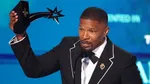 Jamie Foxx BET Ödülleri’nde gözyaşlarına boğuldu: “İkinci şansımı geri çevirmeyeceğim”