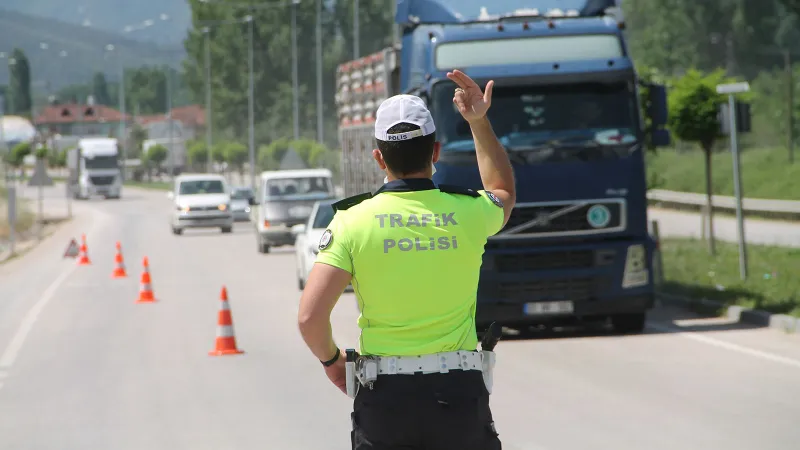 Yollarda Son Durum: TEM Otoyolu'nda Neler Oluyor? Dikkat!