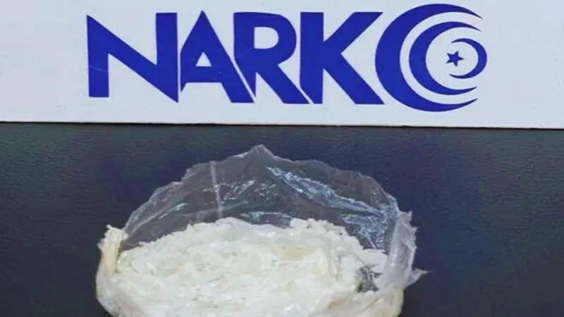 Karton bardak kolileri arasına gizlenmiş uyuşturucu bulundu