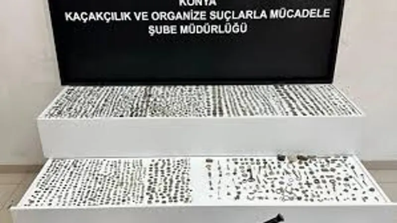 Konya'da tarihi eser operasyonu: Binlerce parça eser ele geçirildi