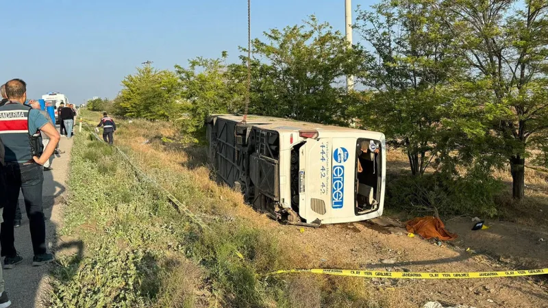 Konya’da yolcu otobüsü devrildi: 1 ölü, 10'u ağır 26 yaralı