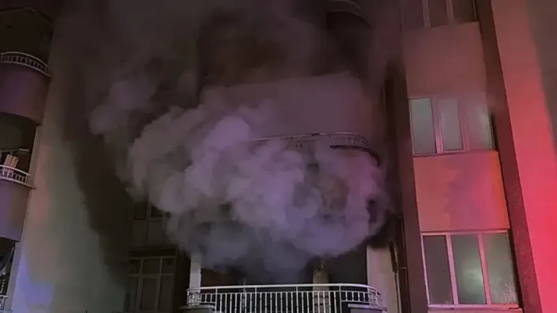 Kütahya'da 8 katlı apartmanda çıkan yangında mahsur kalan bir kişi hayatını kaybetti