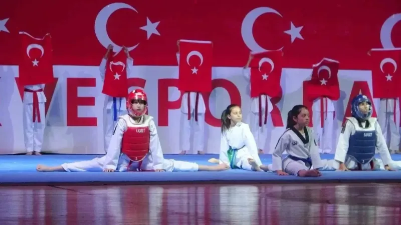 Muğla'da F-16 Şov! 19 Mayıs Coşkusu Göklere Taşındı