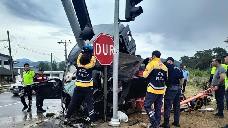 Muğla'da Korkunç Kaza! Araç İkiye Bölündü, İşte O Anlar!
