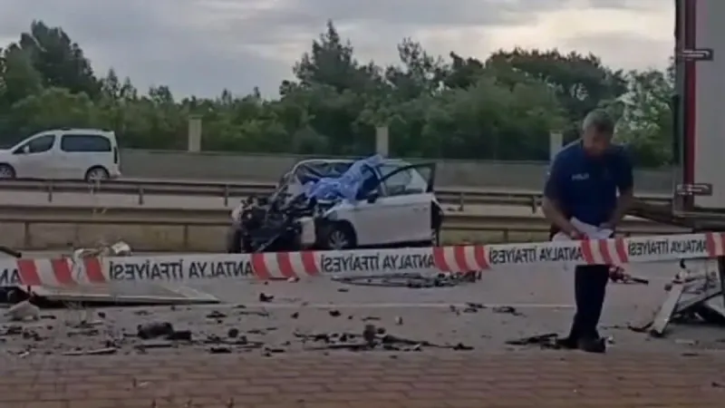 Antalya'da Feci Kaza! Genç Adam Hayatını Kaybetti!