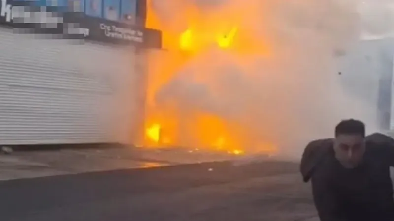 Diyarbakır Sanayide Korkunç Patlama! İtfaiyeci Etkilendi