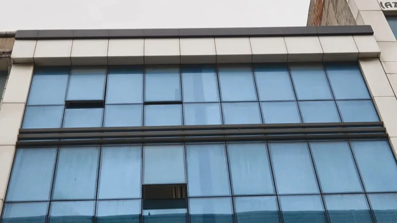 Esenyurt'ta Şok Baskın! Ruhsatsız Klinikler Tek Tek Mühürlendi!
