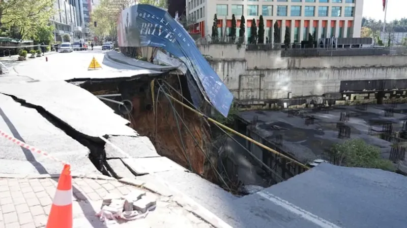 İBB'den Sarıyer'de Çöken Yola İlişkin Detaylı Açıklama Geldi