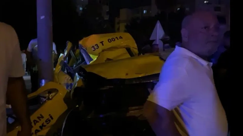 Mersin'de Taksi Kazası: Kontrolden Çıkan Araçta Faciada 2 Ölü!
