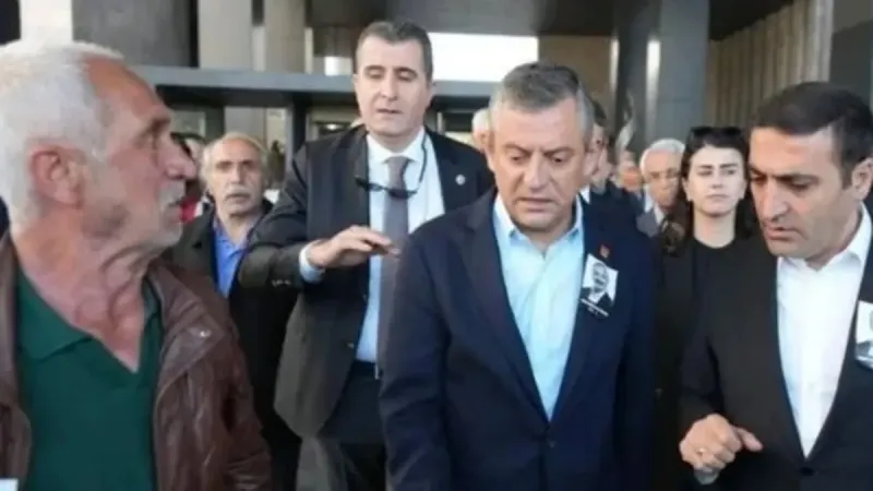 Özgür Özel'e yapılan saldırı planlı mı? A Haber'de çarpıcı yorum: "Mağduriyet oluşturarak kamuoyunu yönlendirme hareketi eğilimi güçlü"