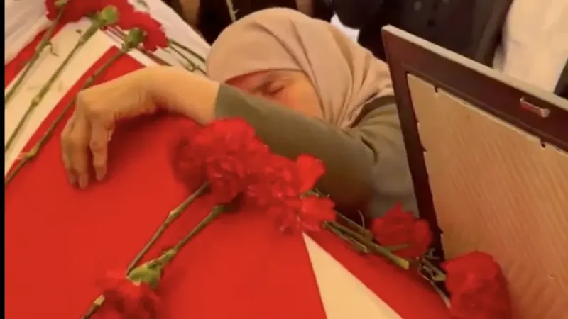 Sırrı Süreyya Önder’in Annesinden Yürek Burkan Feryat: “Beni de Götür, Beraber Gidelim”