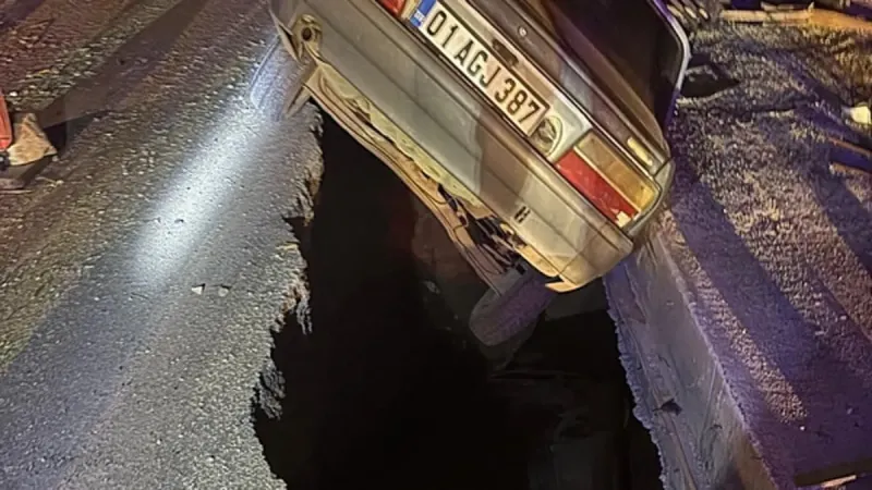 Osmaniye’de iki otomobil 1 saat arayla aynı çukura düştü: 1 yaralı!