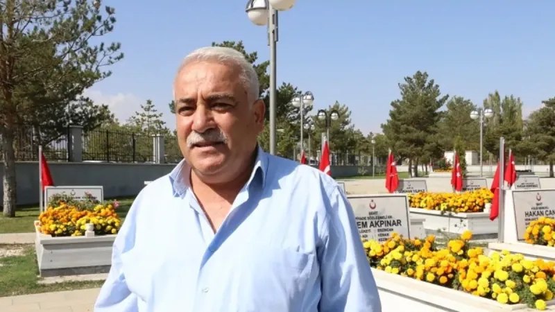 Şehit Babasının Yürek Yakan Dizeleri! Ağıdım Sana Değil Oğul...