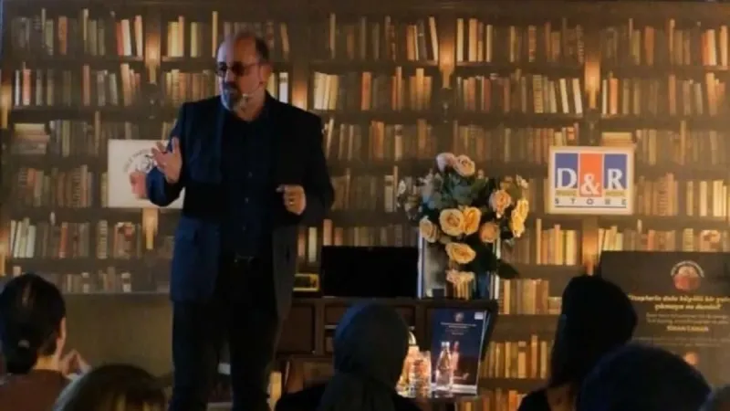 Sinan Canan Gece Yarısı Kütüphanesi’ni doldurdu!