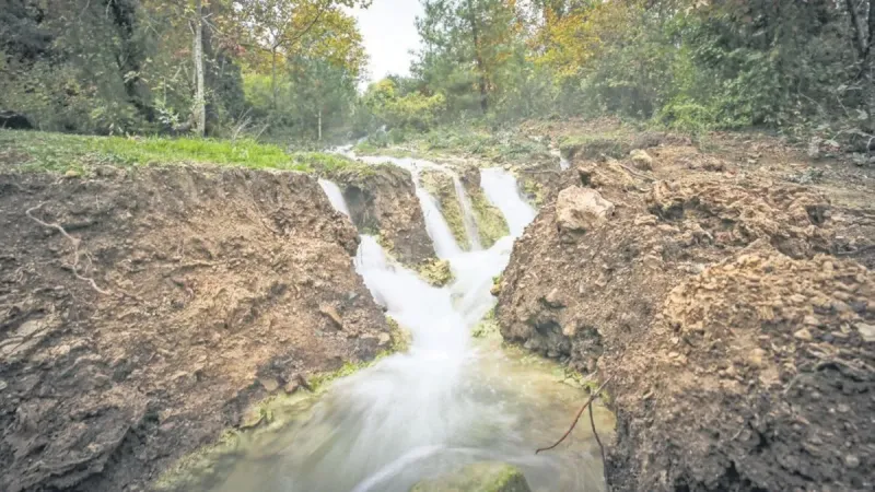 Sındırgı’da 20 yıllık kuruyan pınar deprem sonrası yeniden akmaya başladı