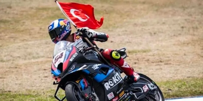 Toprak Razgatlıoğlu'ndan Zafer! Dünya Şampiyonası'nda Tarih Yazdı
