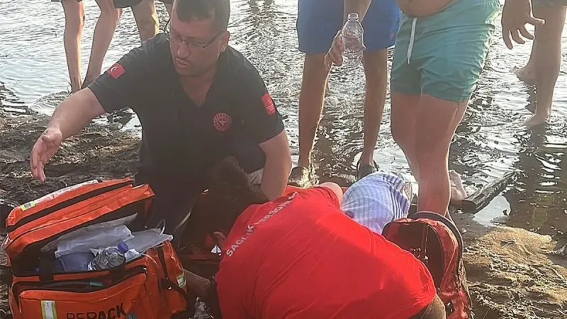 Zonguldak’ta korku dolu anlar: Baba ve çocukları boğulma tehlikesi geçirdi!
